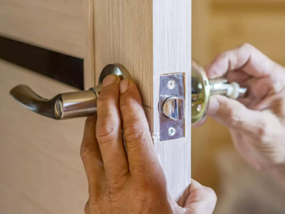 ACE DIY - Comment bien installer une poignée de porte soi-même ?